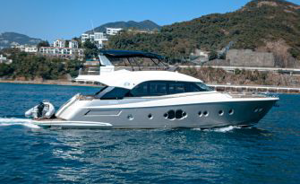 Monte Carlo Yachts 86 (2015)