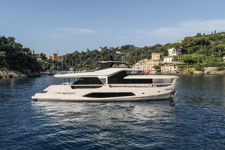 FerrettiYachtsINFYNITO80NewOutdoor_0000_83039