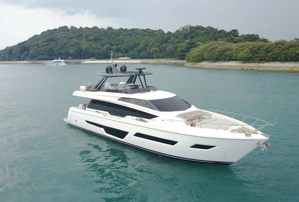 2021 Ferretti 780